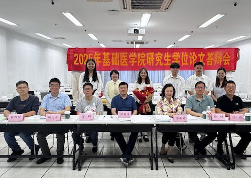 5月13日上午答辩学生与答辩委员会合影