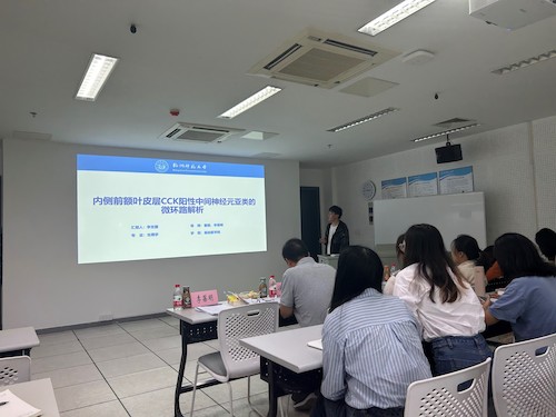 生理学硕士研究生李支援同学做开题报告