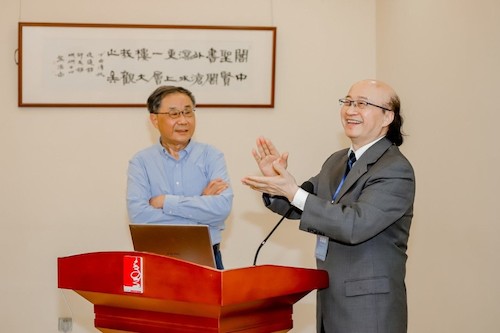 图7. 王建军教授与李葆明教授共同主持论坛报告会