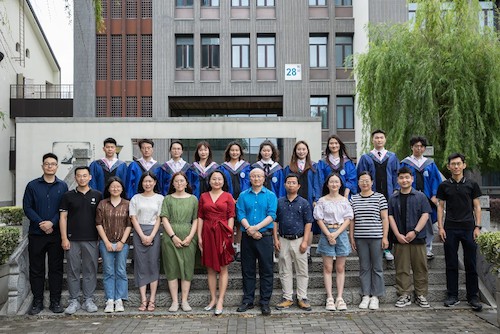 脑科学研究所全体教师与毕业生合影