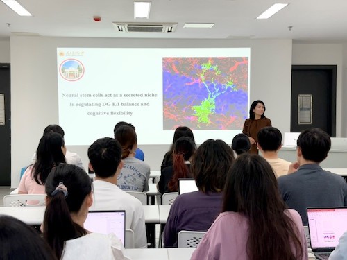 图1. 郭楠楠教授做学术报告1