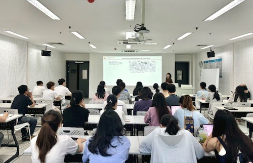 图1. 郭楠楠教授做学术报告2