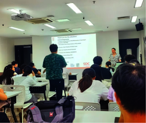 图2. Madsen教授回答学生的提问