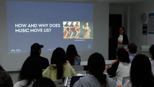 图3. Brattico教授作学术报告