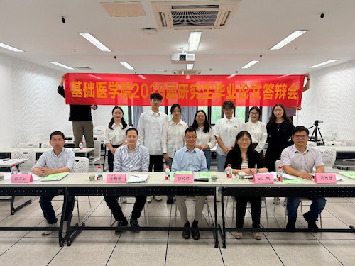 图3.  5月19日下午参加答辩学生和答辩专家合影